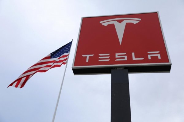 Tesla уволила 400 человек за неделю - «Новости сети»