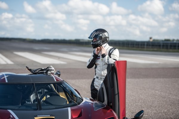 Видео дня: 0–400–0 км/ч в исполнении Bugatti Chiron и Koenigsegg Agera RS - «Новости сети»