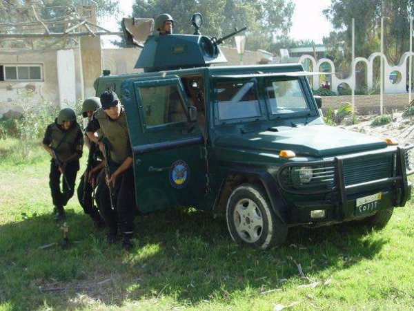 Были машинами, стали броневиками: как военные используют "гелик", Land Rover и Land Cruiser  - «Интернет и связь»