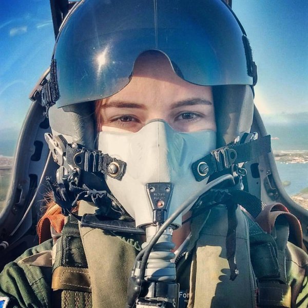 Фотофакт. Красивые девушки ВВС Бразилии и их вертолеты | - «Интернет и связь»