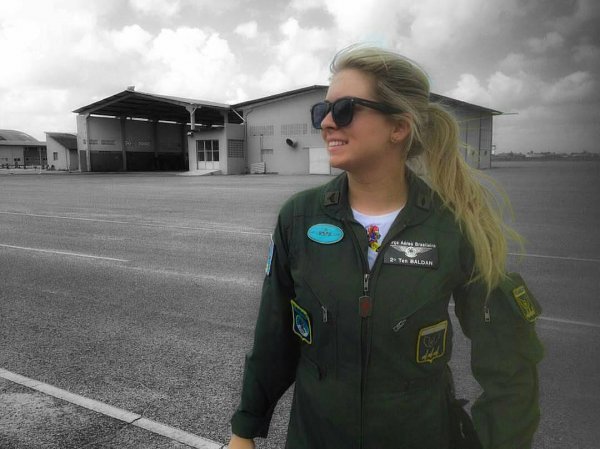 Фотофакт. Красивые девушки ВВС Бразилии и их вертолеты | - «Интернет и связь»