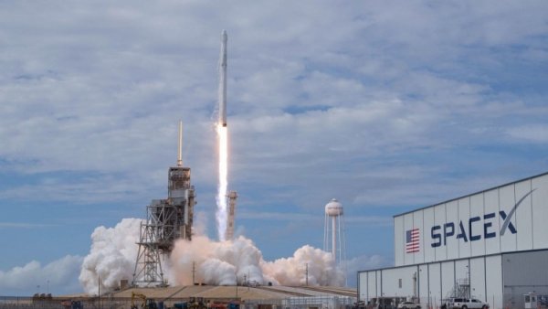 В декабре SpaceX доставит груз на МКС на ранее использовавшейся ракете Falcon 9 - «Новости сети»