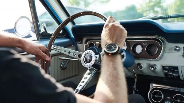 Датская фирма делает часы из старых Ford Mustang - «Новости сети»