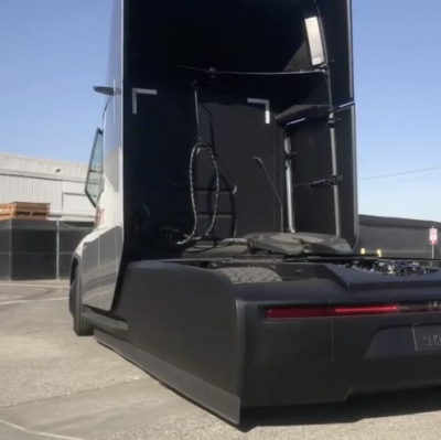 Видео: прототип Tesla замечен средь бела дня - «Новости сети»