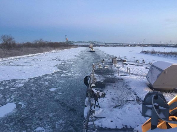 Новейший корабль ВМС США вмерз в лед в порту Канады - «Интернет и связь»