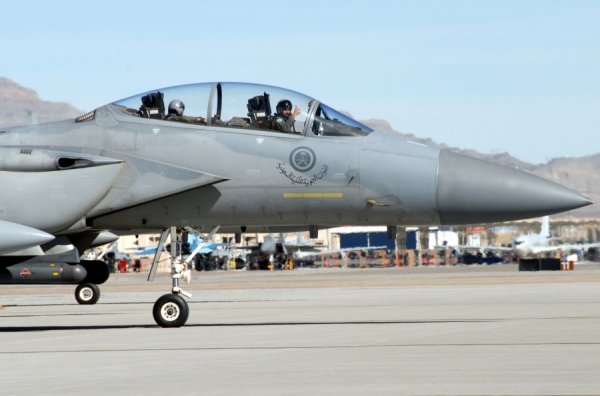 Видеофакт. Истребитель F-15 сбили ракетой "земля-воздух" - «Интернет и связь»