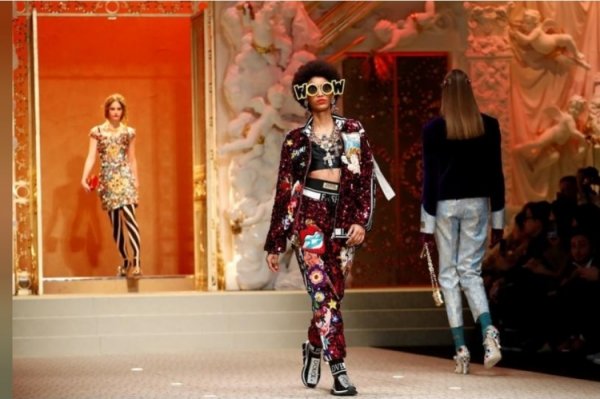Dolce & Gabbana выпустила на подиум дроны вместо моделей - «Новости сети»