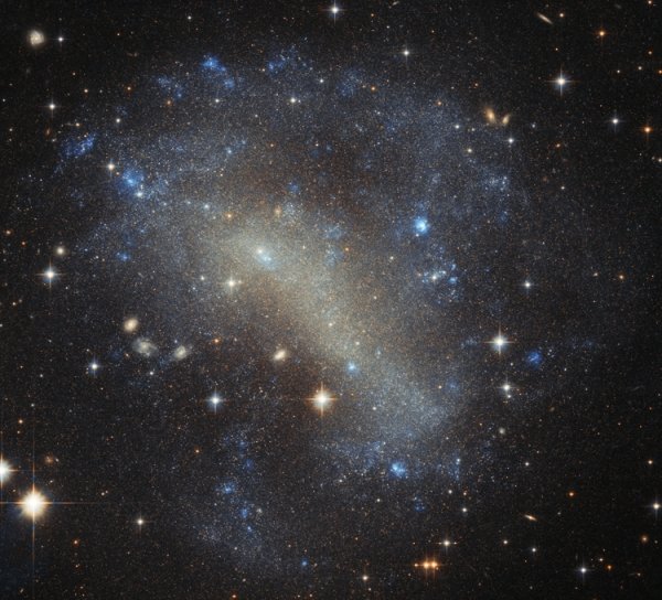 Фото дня: карликовая неправильная галактика глазами «Хаббла» - «Новости сети»
