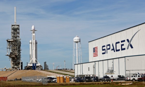 Исторический момент: SpaceX успешно запустила сверхтяжелую ракету Falcon Heavy - «Интернет и связь»