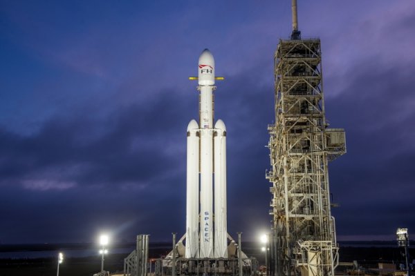 SpaceX попытается совершить посадку всех ускорителей сверхтяжёлой ракеты Falcon Heavy - «Новости сети»