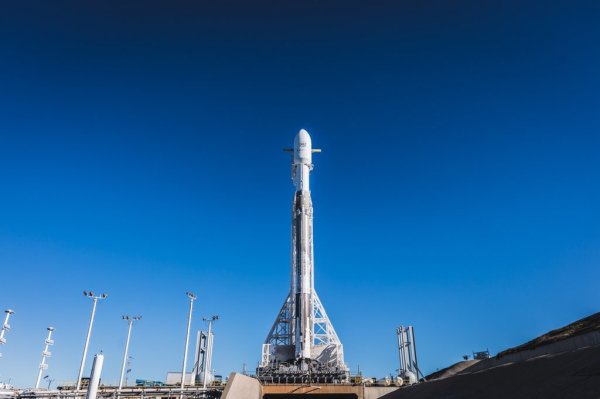 SpaceX запустила ракету со спутниками для раздачи "всемирного интернета" - «Интернет и связь»