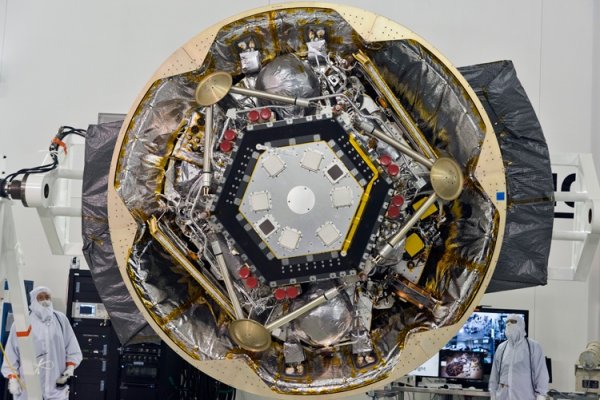 Фото дня: марсианский зонд InSight готовится к запуску - «Новости сети»
