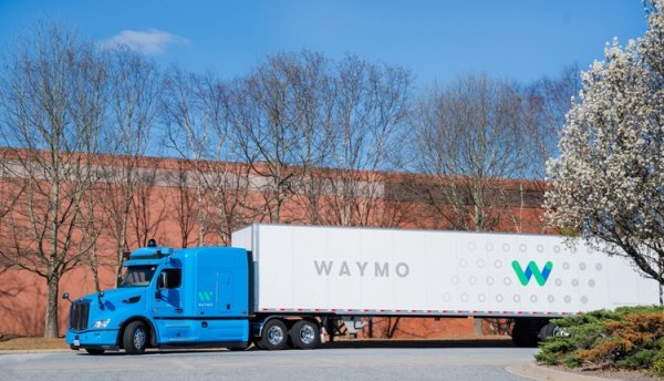 Самоуправляемые длинномеры Waymo начинает перевозить грузы - «Новости сети»