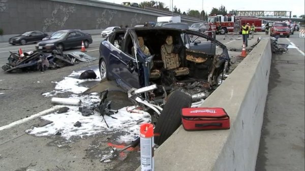 Tesla признала работу автопилота в момент смертельной аварии Model X - «Новости сети»