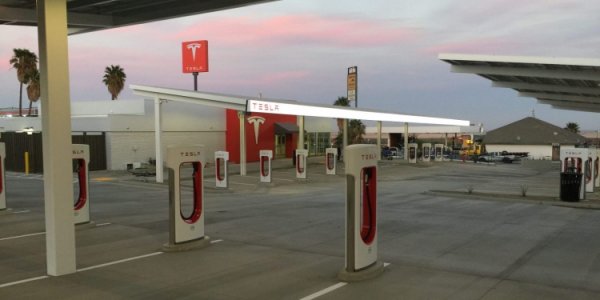 Зарядка на станциях Tesla Supercharger в США стала ощутимо дороже - «Новости сети»