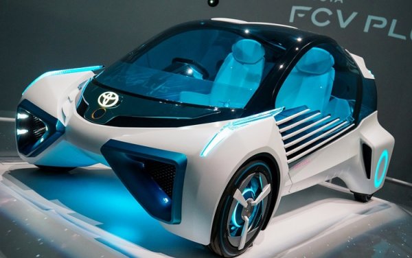 Автомобили Toyota начнут общаться с объектами дорожной инфраструктуры - «Новости сети»