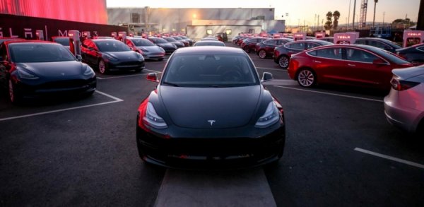 Кнопки на руле Tesla Model 3 теперь могут использоваться для контроля за автопилотом - «Новости сети»