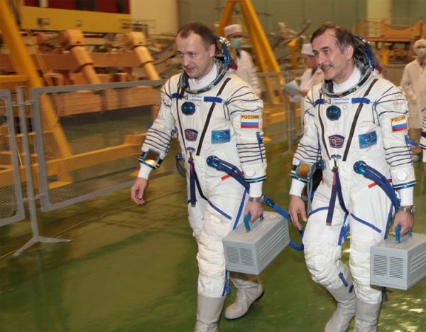 Российский экипаж МКС пока продолжит работать в составе двух человек - «Новости сети»
