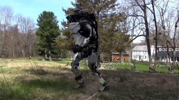Видео дня: робот Boston Dynamics Atlas вышел на прогулку - «Новости сети»