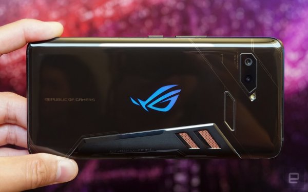 Игровой смартфон ASUS получил внешнее охлаждение и приставку с дополнительным экраном - «Интернет и связь»