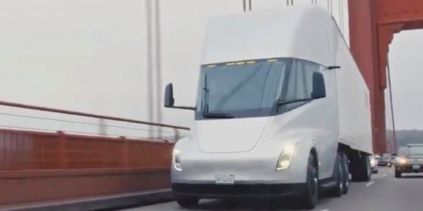Видео: прототип электрогрузовика Tesla Semi направляется в Санта-Розу - «Новости сети»