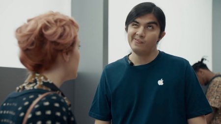 Samsung троллит Apple: Galaxy vs. iPhone  - «Телефоны»