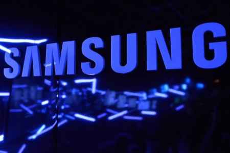 Samsung может представить необычный складывающийся смартфон еще до конца года - «Интернет и связь»