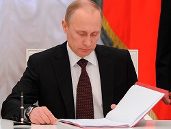 Путин подписал закон о декриминализации репостов - «Интернет»