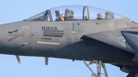 На американских истребителях F-15E замечены странные отметки - «Интернет и связь»