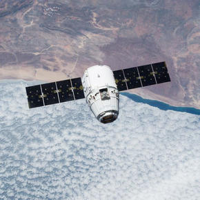 SpaceX развернула на орбите первые спутники для глобального интернета - «Интернет»