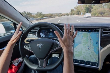 Tesla продемонстрировала работу автоматической системы экстренного торможения следующего поколения - «Новости сети»