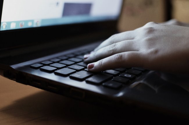 Офисным работникам и геймерам грозит профессиональное заболевание доярок - «Новости сети»