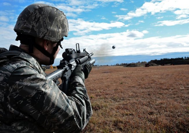 Американские военные собираются стрелять дронами-парапланеристами из гранатамёта - «Новости сети»