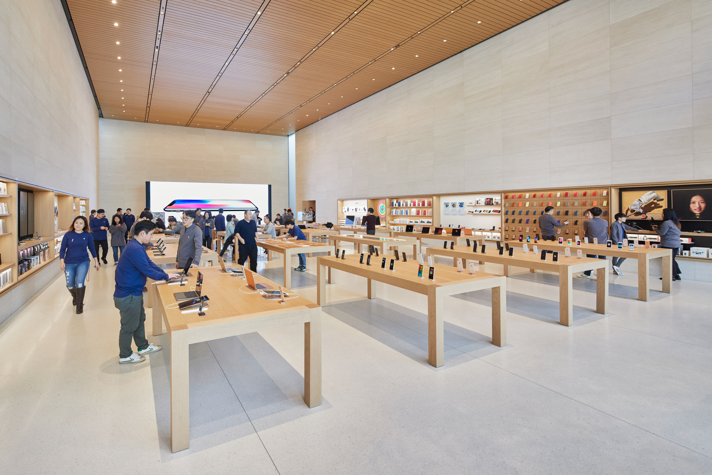 Магазин apple pro. Apple Store 2022. Apple Store 1. Apple Store 2021. Эпл стор эпл стор.