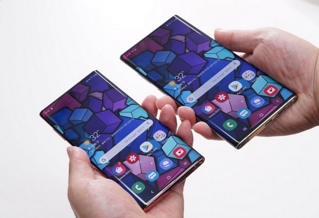 Samsung продолжает доминировать на рынке мобильных OLED-панелей - «Новости сети»
