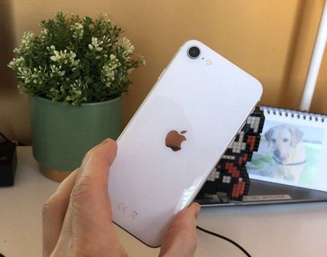 Первые покупатели уже получили заказанные iPhone SE - «Новости сети»