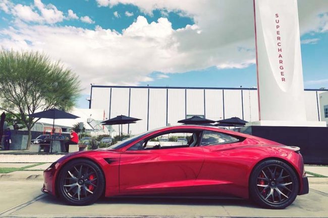 Tesla представит обновлённые Roadster и Semi в конце года - «Новости сети»