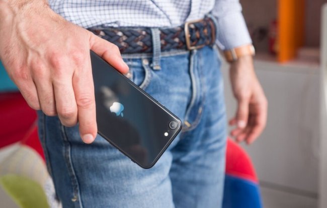 iPhone SE (2020) показал удручающую автономность в играх и YouTube - «Новости сети»