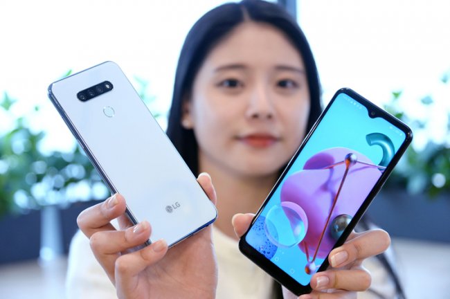LG подготовила армию смартфонов семейства Q-Series - «Новости сети»