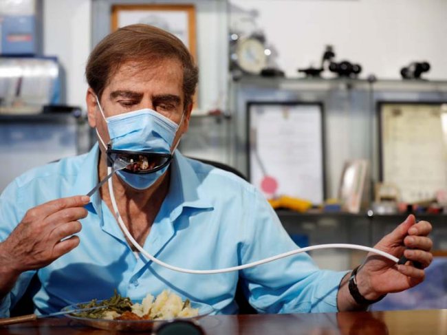 В Израиле создали защитную маску с механически управляемым отверстием для приёма пищи - «Новости сети»