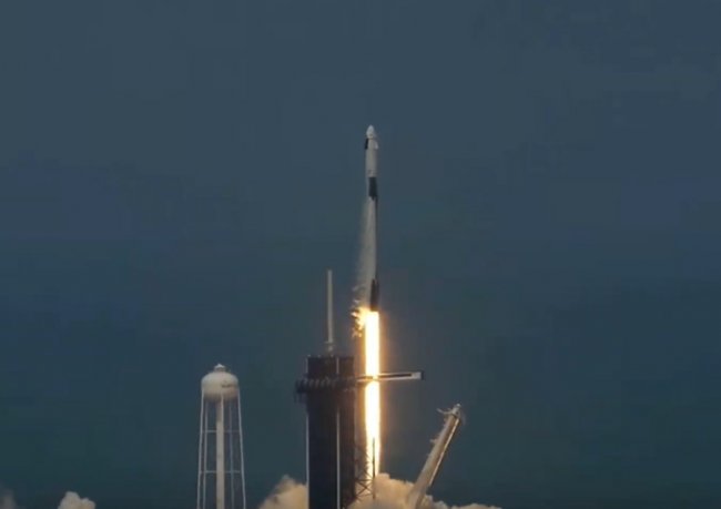Запуск пилотируемого корабля SpaceX Crew Dragon оценили в «Роскосмосе» - «Новости сети»