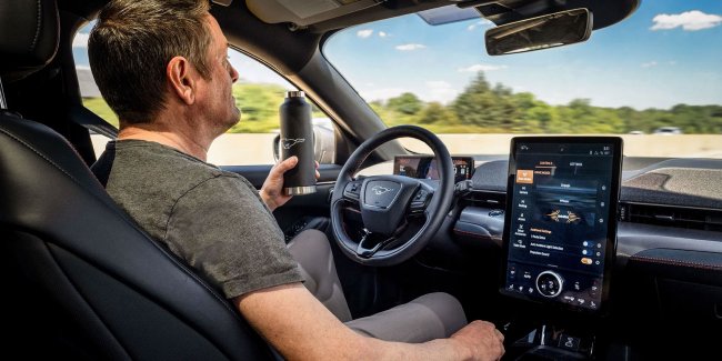 Электрокар Ford Mustang Mach-E научится рулить за водителя, но на дорогу смотреть придётся - «Новости сети»