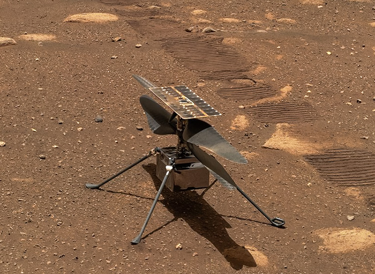 Опубликован автопортрет марсохода «Настойчивость» на фоне марсианского вертолёта «Изобретательность» - «Новости сети»