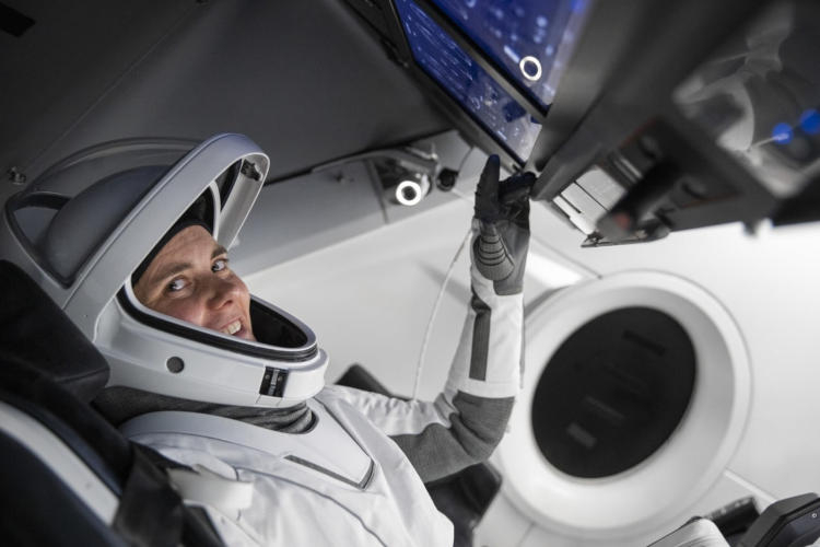 «Роскосомос» и NASA договорились о перекрёстных полётах — осенью россиянка Анна Кикина полетит на Crew Dragon - «Новости сети»