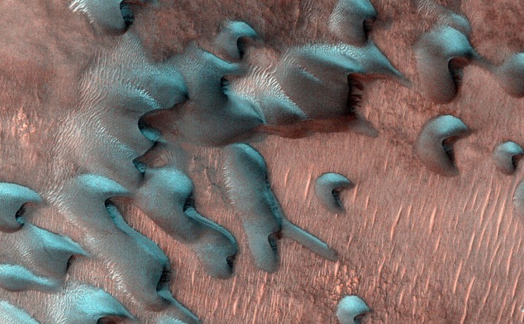 Уникальная атмосфера праздника: NASA показало зимние пейзажи Марса - «Новости сети»
