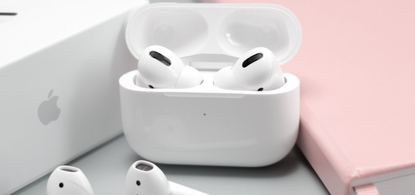 Apple получила патент на чехол для наушников AirPods с экраном - «Новости мира Интернет»