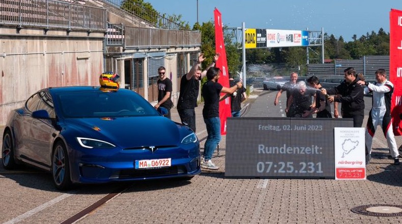 Tesla Model S Plaid удалось улучшить рекорд Porsche на кольце Нюрбургринга на восемь секунд - «Новости сети»