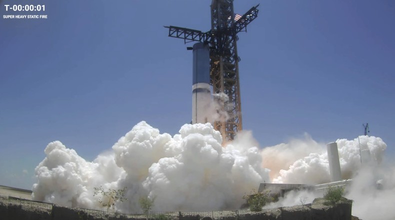SpaceX провела успешные огневые испытания двигателей ускорителя Super Heavy для ракеты Starship - «Новости сети»
