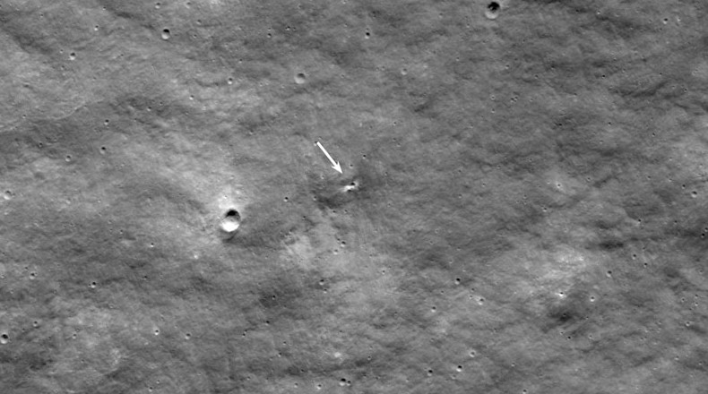 Спутник NASA сфотографировал на Луне новый кратер, похожий на место падения «Луны-25» - «Новости сети»