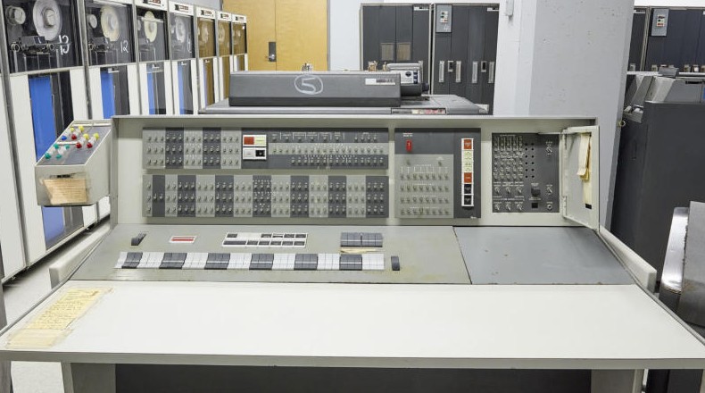 На аукцион выставлен 10-тонный компьютер IBM 7090 из 1959 года — это одна из первых систем на транзисторах - «Новости сети»